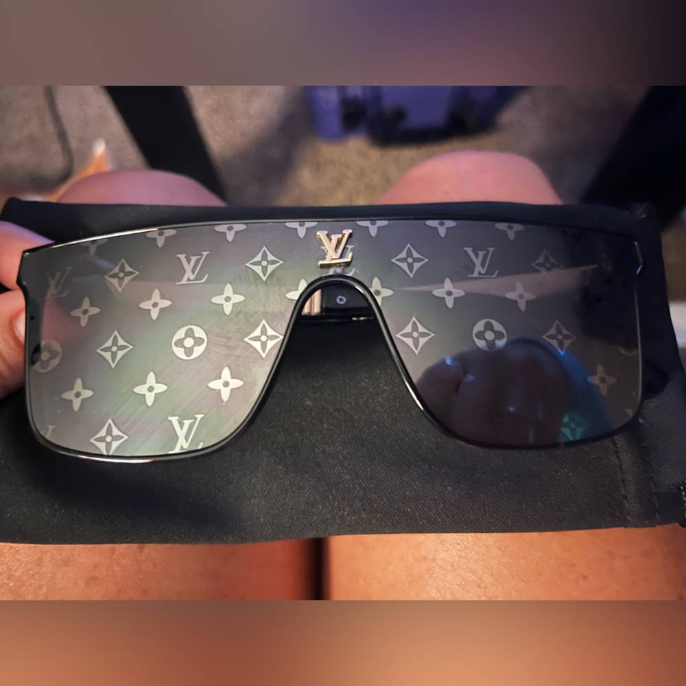 Authentic loui Vuitton sunglasses